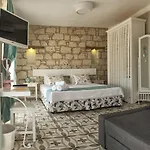 Vodina Hotel